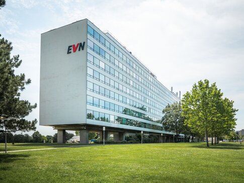 Die in die Jahre gekommenen Lüftungszentralen am EVN-Direktionsgebäude in Maria Enzersdorf wurden durch neu RLT-Geräte von bösch ersetzt | © EVN Die in die Jahre gekommenen Lüftungszentralen am EVN-Direktionsgebäude in Maria Enzersdorf wurden durch neu RLT-Geräte von bösch ersetzt | © EVN
