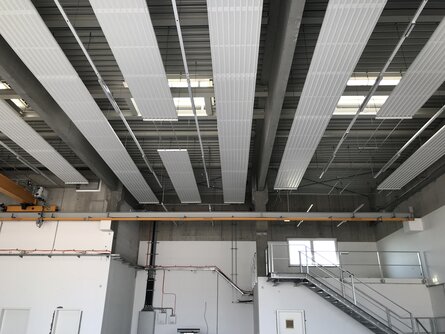 Lagerhalle mit Beleuchtung | © bösch