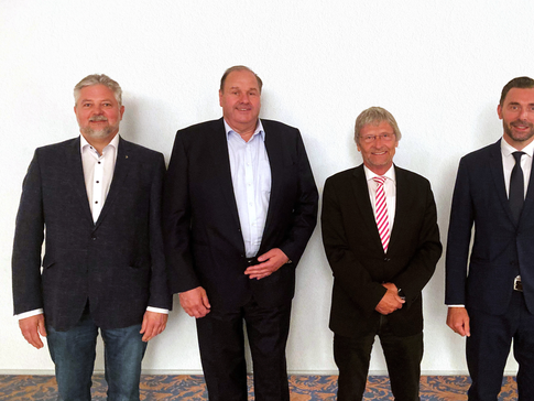 Der neue Vorstand des RLT-Herstellverbandes | © RLT e. V Harald Luger, neues Vorstandsmitglied und Obmann Technik, Andreas von Thun, Vorstandsvorsitzender, Günther Mertz, bisheriger Geschäftsführer, Christian Weger, stellvertretender Vorsitzender und Obmann Marketing (von links nach rechts). | © RLT e. V